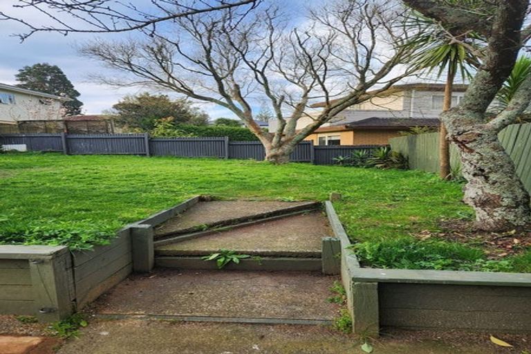 Photo of property in 1/8 Alston Avenue, Kelston, Auckland, 0602
