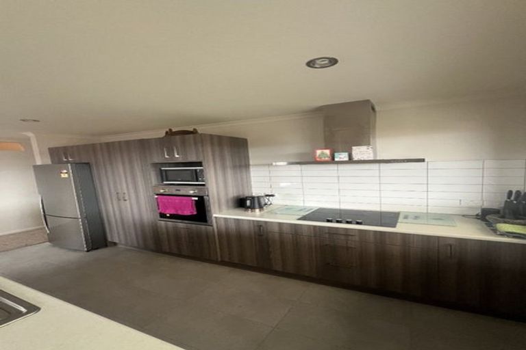 Photo of property in 33 Shrule Place, Huntington, Hamilton, 3210