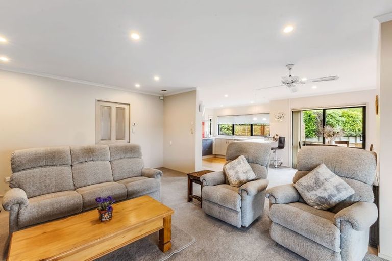 Photo of property in Caversham Park, 2/18 Caversham Road, Westmere, Whanganui, 4501