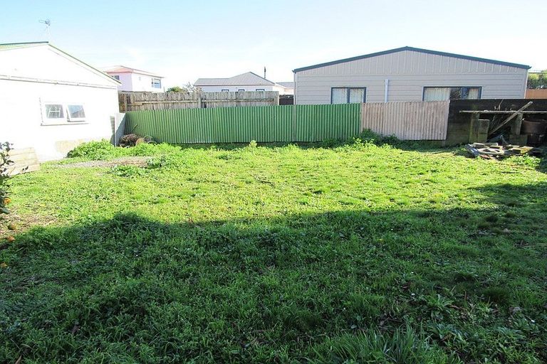 Photo of property in 12 Burns Street, Hawera, 4610