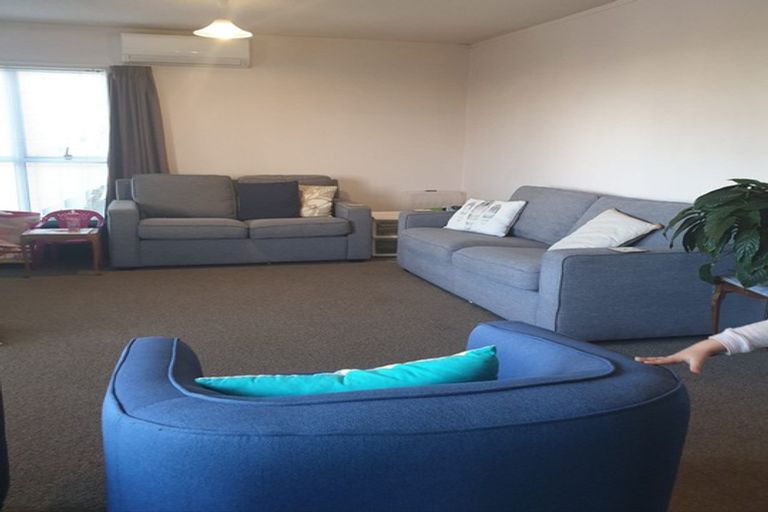 Photo of property in 1/8 Pupuke Road, Hillcrest, Auckland, 0627