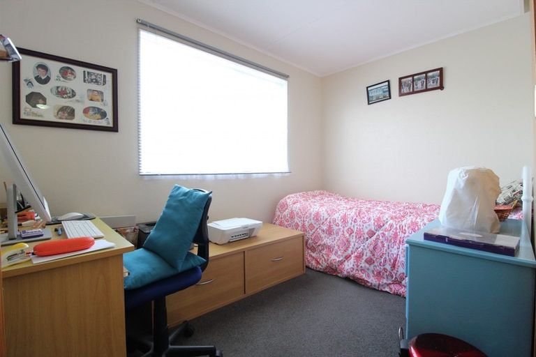 Photo of property in 10 Mccaughan Street, Browns, Winton, 9781