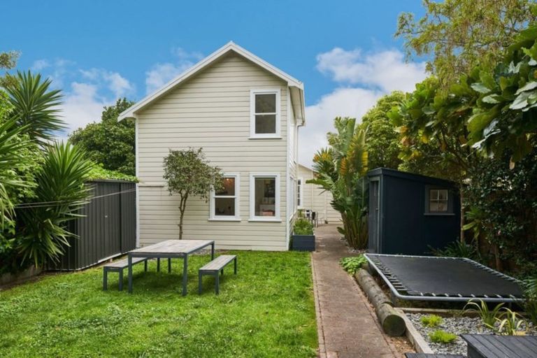 Photo of property in 59 Marine Parade, Eastbourne, Lower Hutt, 5013
