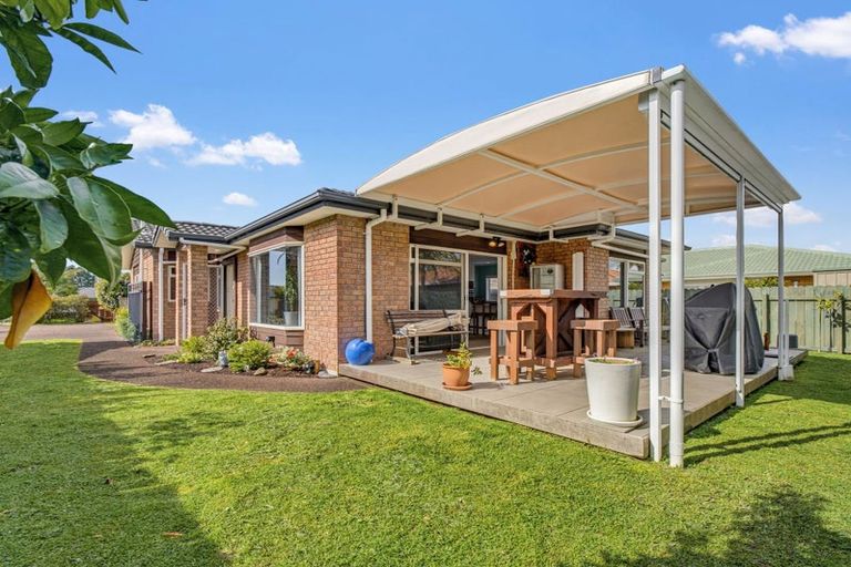 Photo of property in 8 Chalmers Close, Orewa, 0931