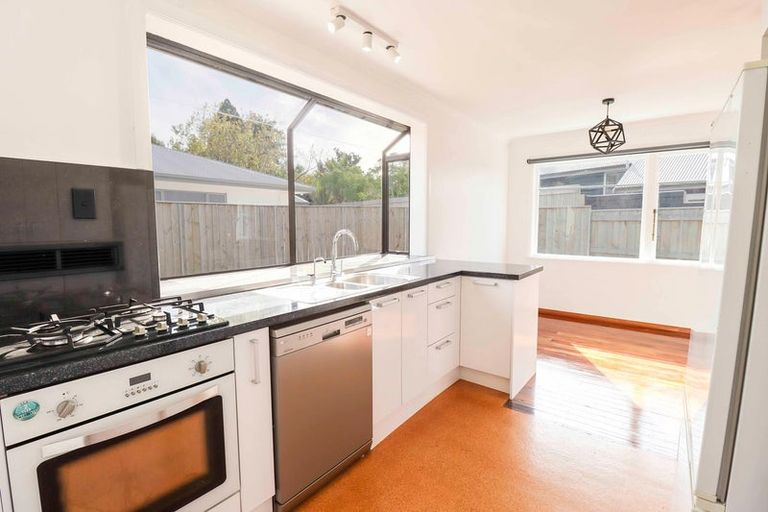 Photo of property in 5 Woodstock Place, Hokowhitu, Palmerston North, 4410