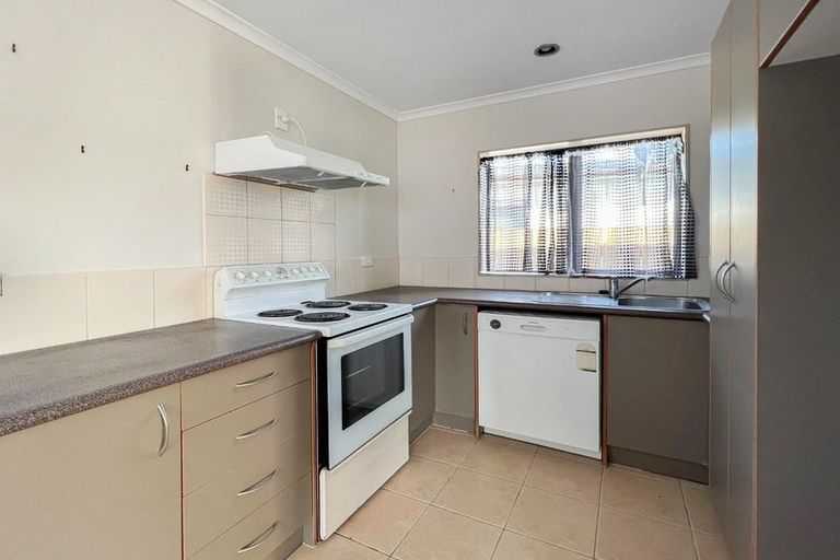 Photo of property in 93 Farquhar Road, Glendene, Auckland, 0602