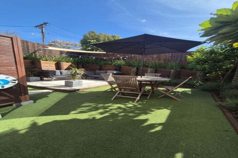 Photo of property in 9/45 Vera Road, Te Atatu South, Auckland, 0610