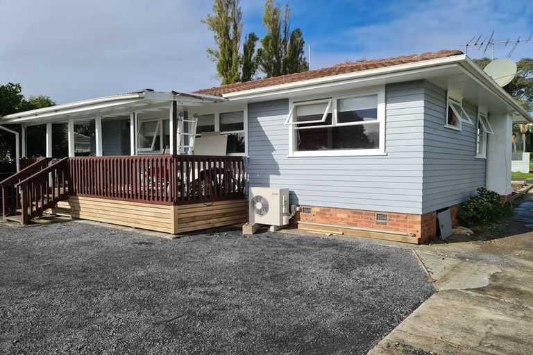 Photo of property in 1 Coburg Street, Henderson, Auckland, 0612