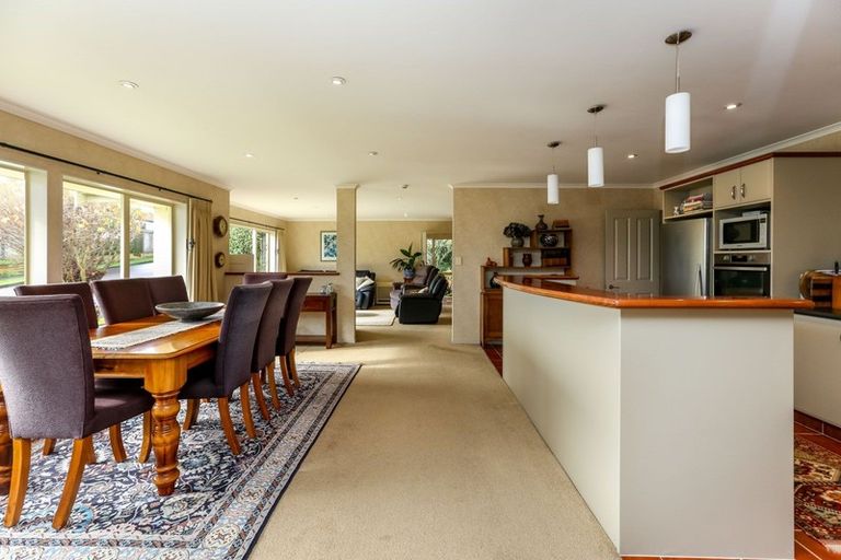 Photo of property in 1 Orlando Close, Frankleigh Park, New Plymouth, 4310