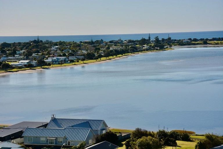 Photo of property in 16 Pine Grove, Tairua, 3508
