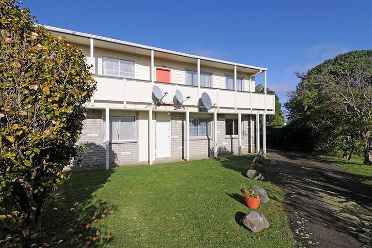 Photo of property in 4/19 Pirie Crescent, Moera, Lower Hutt, 5010