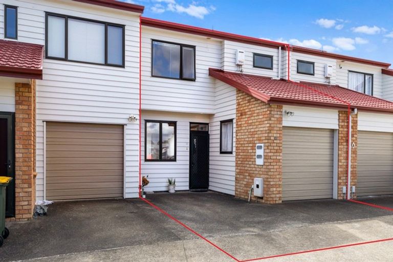 Photo of property in 17/22 Northcross Drive, Oteha, Auckland, 0632