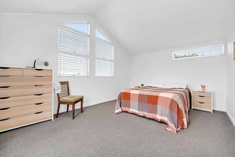 Photo of property in 18 Marina View Drive, West Harbour, Auckland, 0618