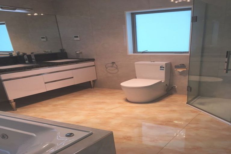 Photo of property in 50 Huntington Park Drive, Greenhithe, Auckland, 0632