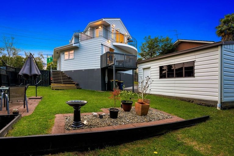 Photo of property in 9 Hepburn Road, Glendene, Auckland, 0602