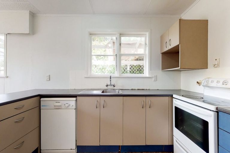 Photo of property in 30 Thomson Grove, Stokes Valley, Lower Hutt, 5019