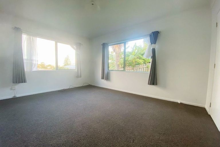 Photo of property in 12a Midgley Road, West Harbour, Auckland, 0618