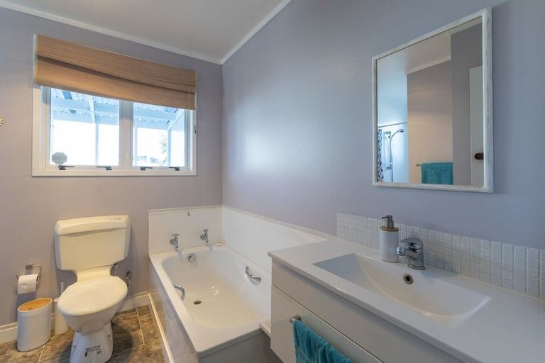 Photo of property in 14 Brown Terrace, Foxton Beach, Foxton, 4815