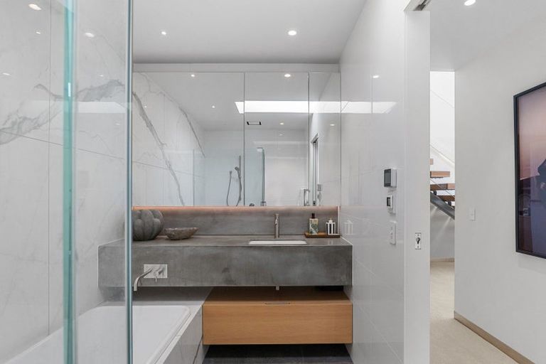 Photo of property in 6 Gazelle Lane, Redcliffs, Christchurch, 8081