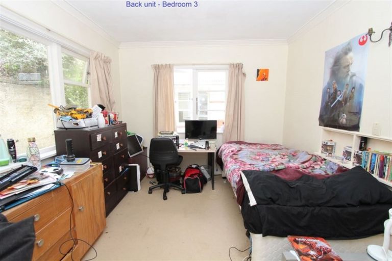 Photo of property in 52 Newlands Road, Newlands, Wellington, 6037