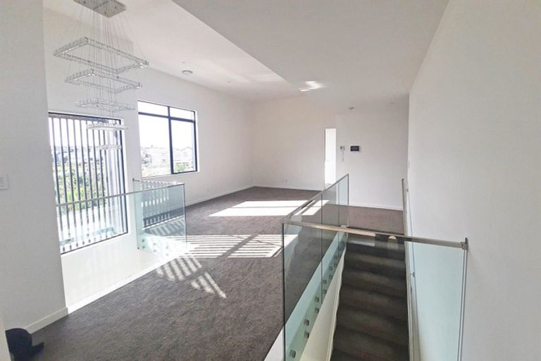 Photo of property in 1 Skua Road, Hobsonville, Auckland, 0616