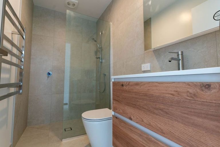 Photo of property in 1/39 Archers Road, Hillcrest, Auckland, 0629