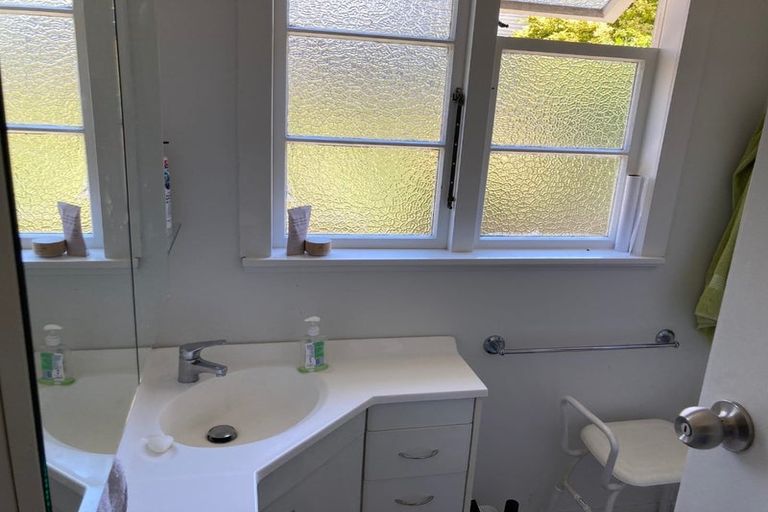 Photo of property in 7 Bassett Road, Johnsonville, Wellington, 6037