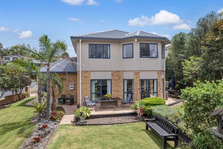 Photo of property in 19 Belleaire Court, West Harbour, Auckland, 0618