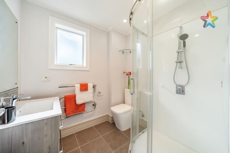 Photo of property in 2/150 Tirohanga Road, Tirohanga, Lower Hutt, 5010