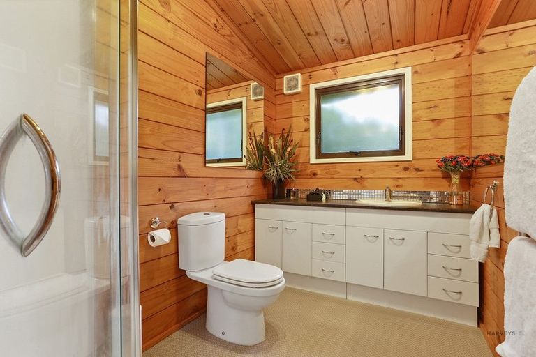 Photo of property in 63 Bush Road, Waiatarua, Auckland, 0604