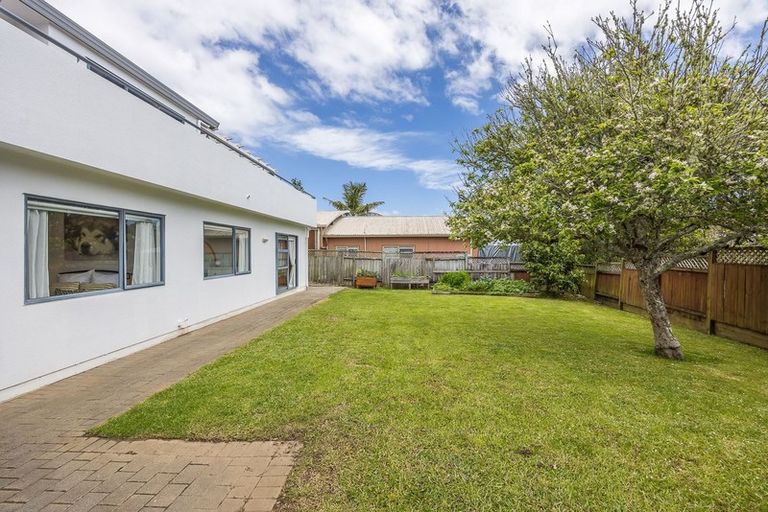 Photo of property in 2 Mizen Court, Torbay, Auckland, 0630