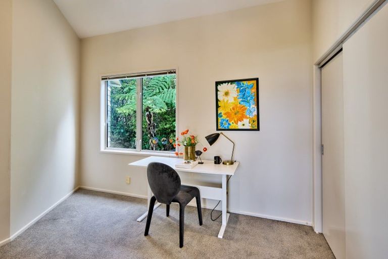 Photo of property in 21 Arahiwi Grove, Tirohanga, Lower Hutt, 5010