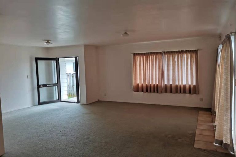 Photo of property in 2 Italia Grove, Mount Wellington, Auckland, 1060