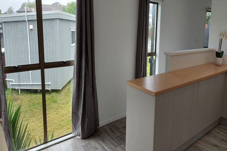 Photo of property in 5 Iris Place, Clendon Park, Auckland, 2103