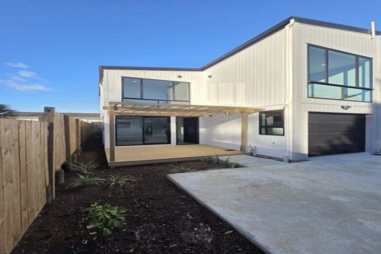 Photo of property in 408 Roscommon Road, Clendon Park, Auckland, 2103
