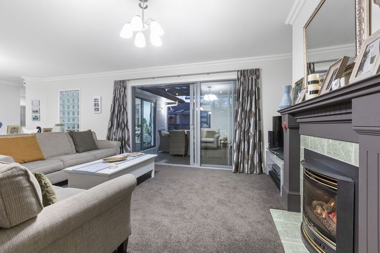 Photo of property in 10g Tupare Place, Highlands Park, New Plymouth, 4312