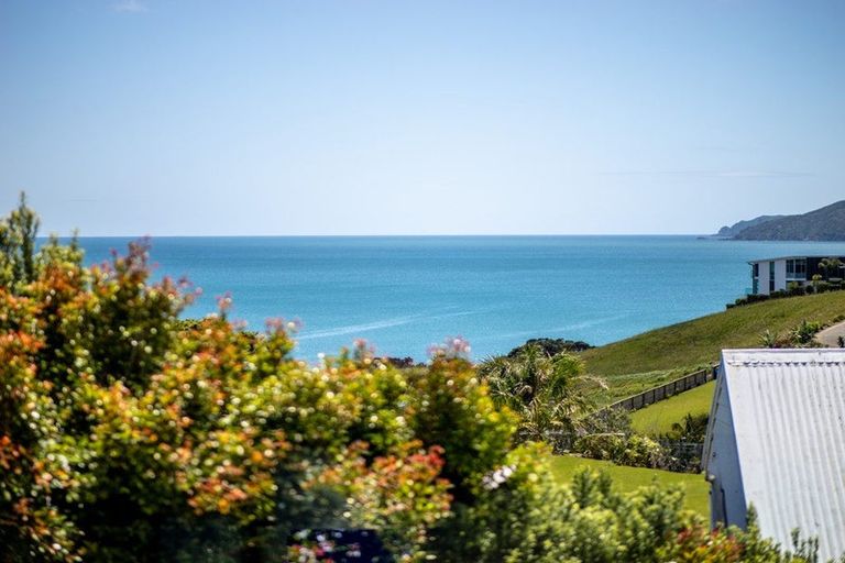 Photo of property in 77 Stratford Drive, Cable Bay, 0420