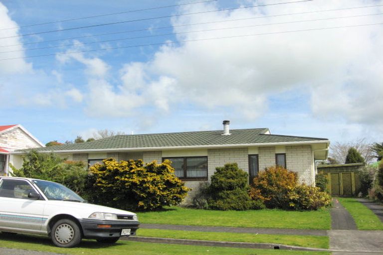 Photo of property in 28 Mahoe Street, Inglewood, 4330