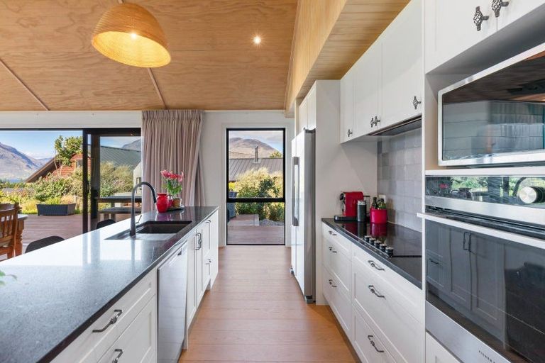 Photo of property in 9 Arran Lane, Jacks Point, Queenstown, 9371