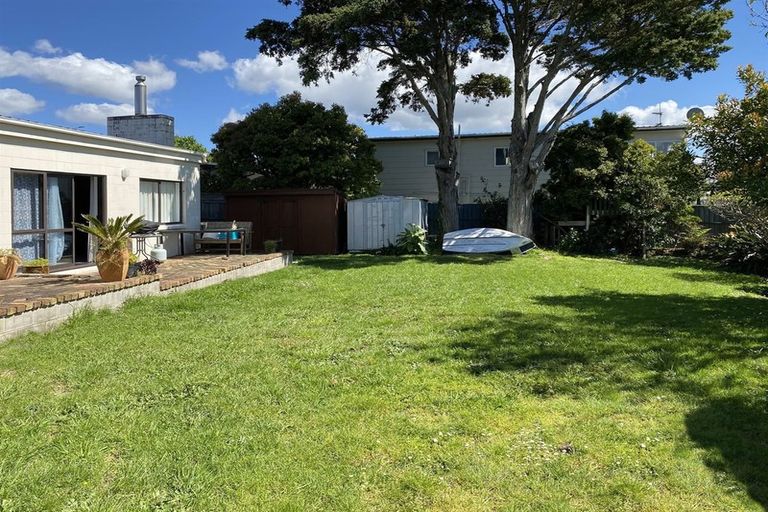 Photo of property in 2/399 East Coast Road, Mairangi Bay, Auckland, 0630