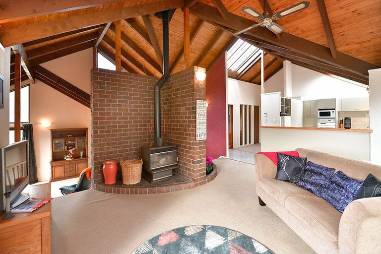 Photo of property in 11 Tatyana Place, Massey, Auckland, 0614