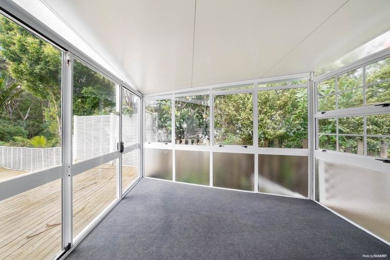 Photo of property in 32 Spinella Drive, Bayview, Auckland, 0629