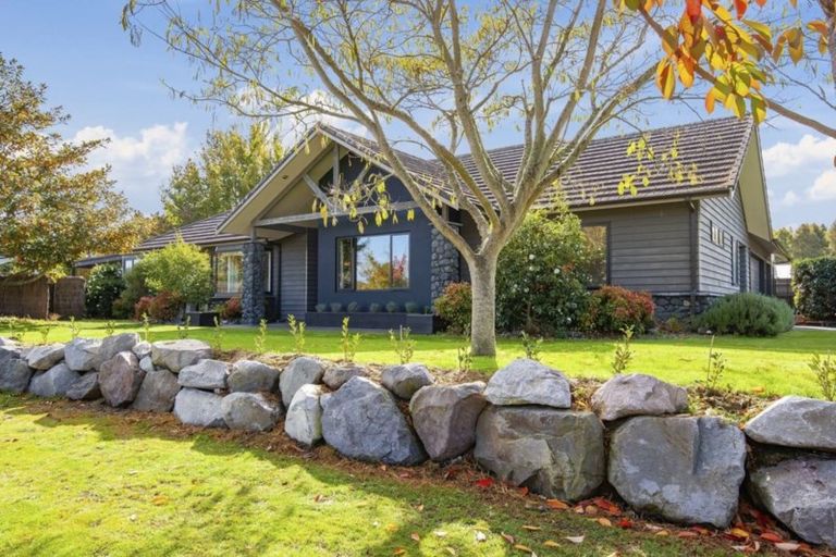 Photo of property in 2 Flaxen Way, Kinloch, Taupo, 3377