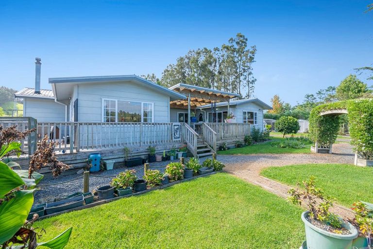 Photo of property in 2832 Kaipara Coast Highway, Glorit, Warkworth, 0984