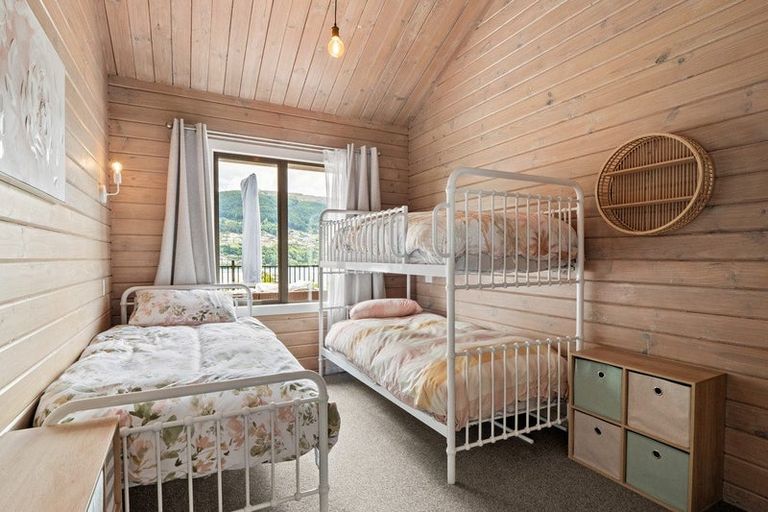 Photo of property in 25 Oregon Drive, Kelvin Heights, Queenstown, 9300