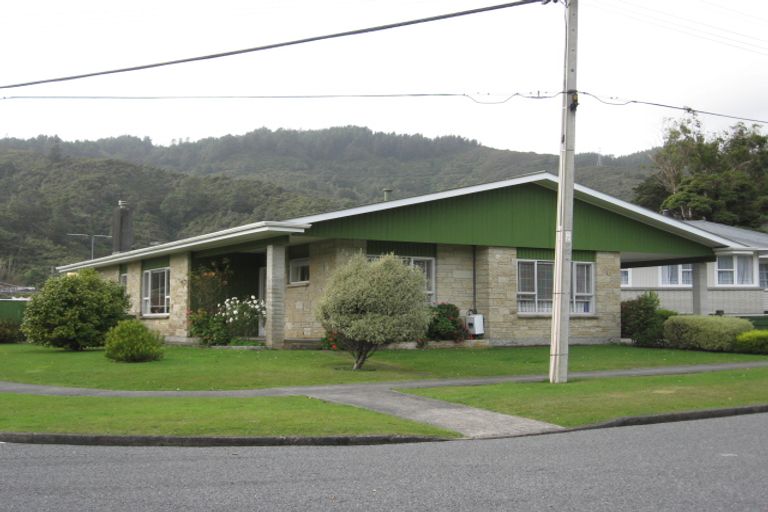 Photo of property in 85 Glen Road, Stokes Valley, Lower Hutt, 5019