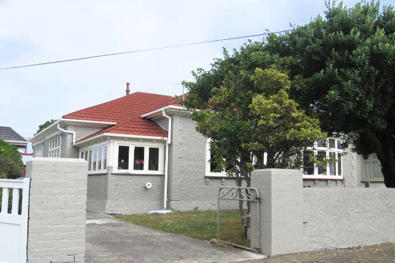 Photo of property in 22 Puru Crescent, Lyall Bay, Wellington, 6022