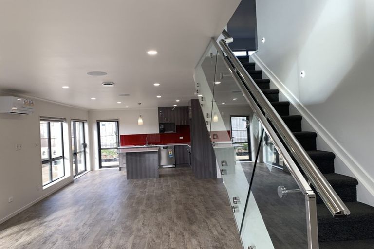 Photo of property in 4a Kelman Road, Kelston, Auckland, 0602