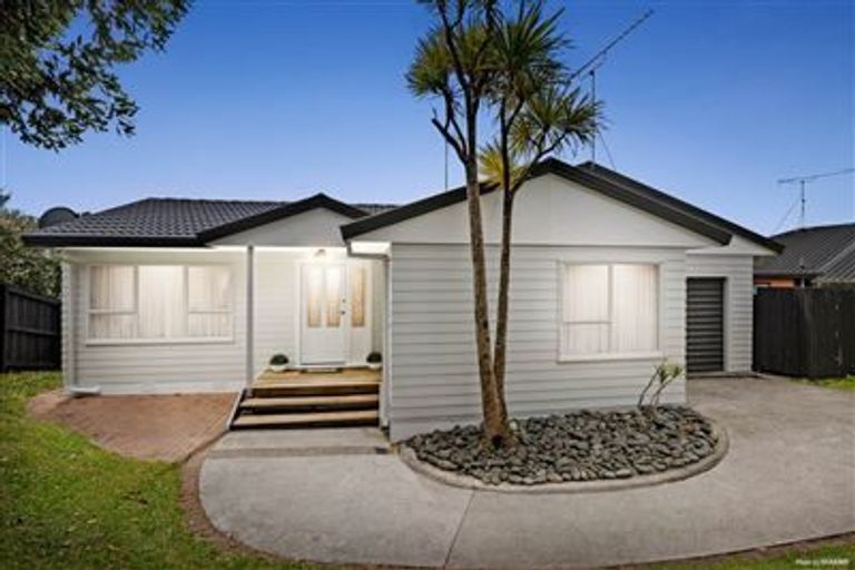 Photo of property in 3 Ian Sage Avenue, Torbay, Auckland, 0630