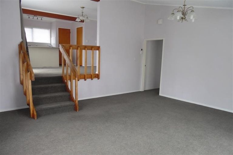 Photo of property in 1/28 Pahi Place, West Harbour, Auckland, 0618